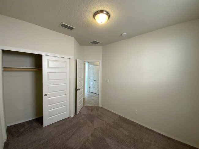 Building Photo - Beautiful 3 Bedroom Plus Office Recent Con...