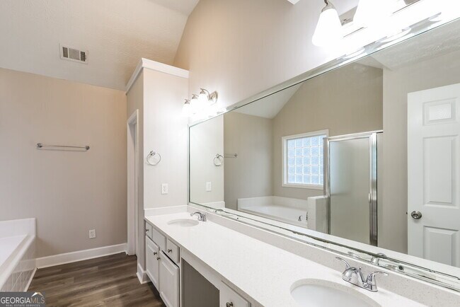 Building Photo - 7600 Crestwicke Crossing Dr