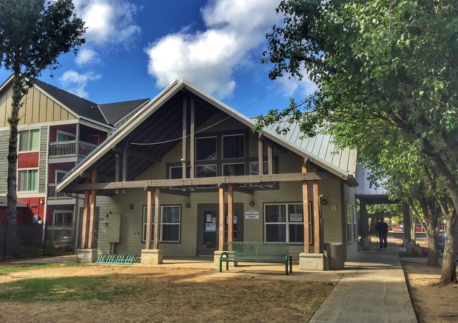 Club House & Leasing Office - Rockwood Landing