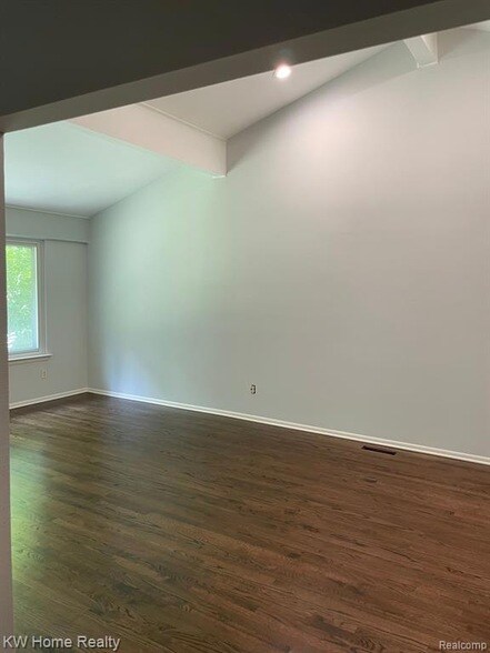 Building Photo - 32203 Olde Franklin Dr