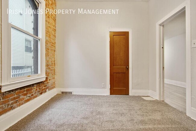 Building Photo - 608 Niagara St