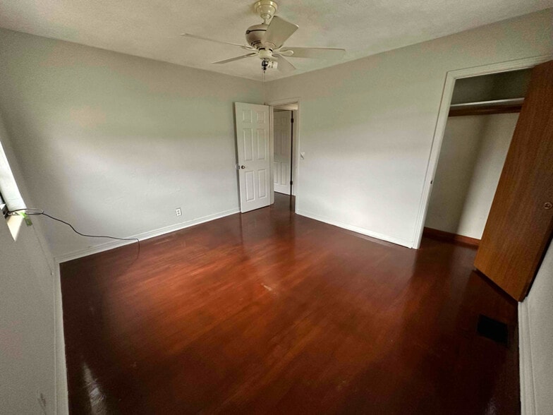 Building Photo - 736 White St