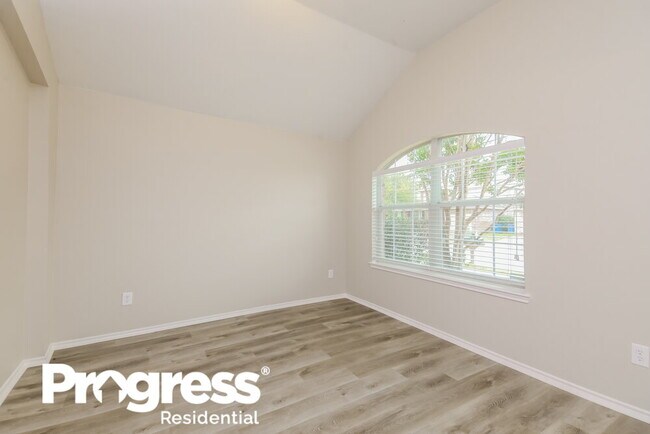 Building Photo - 1021 Comfort Dr