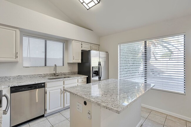 Building Photo - Beautiful 3 Bed Home in Scottsdale with Pr...