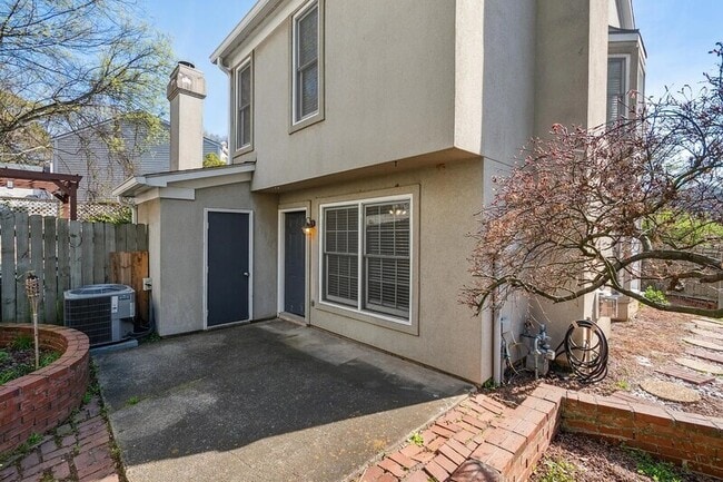 Building Photo - 401 Defoors Landing NW