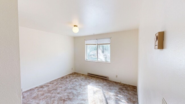 Building Photo - 2 bedroom duplex in quiet cul-de-sac