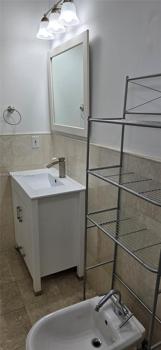 Building Photo - 3915 Ponce de Leon Blvd