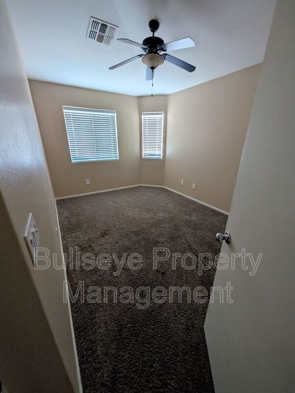 Building Photo - 45553 W Sky Ln