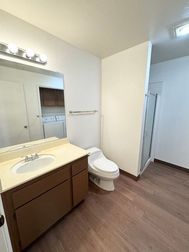 Building Photo - Bright Vaulted-Ceiling Condo in Gated Community • Pool • W/D Included • Move-In Ready