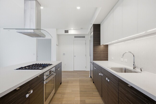 Building Photo - 1688 Pine St