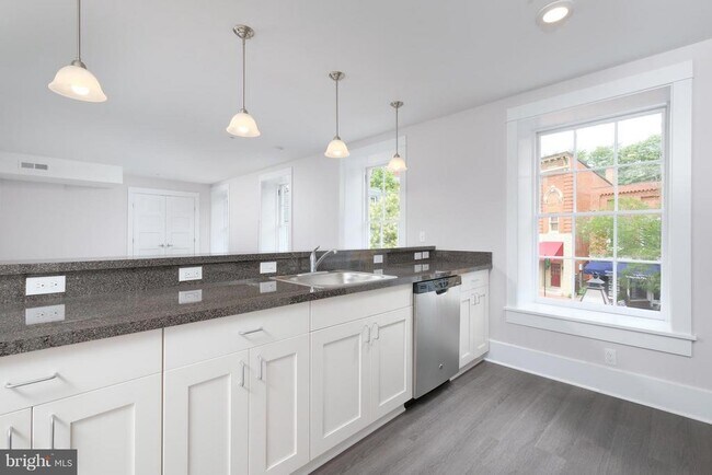 Building Photo - 149 Main St