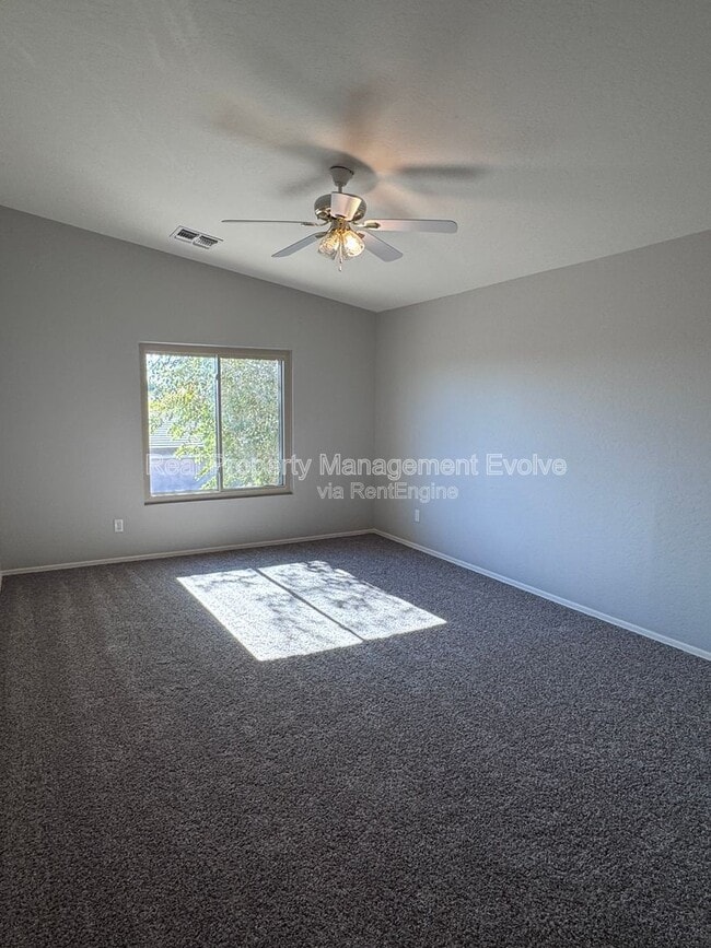 Building Photo - 10426 E Dolphin Ave