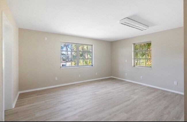 Building Photo - 2 Bedroom 2 Bath Pool Home for Rent