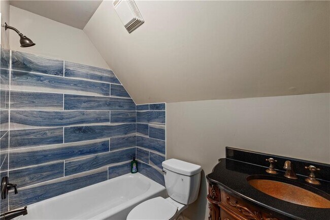 Building Photo - 2125 Cooper Lake Dr SE