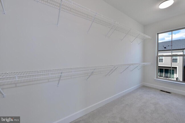 Building Photo - 20686 Glenmont Ter
