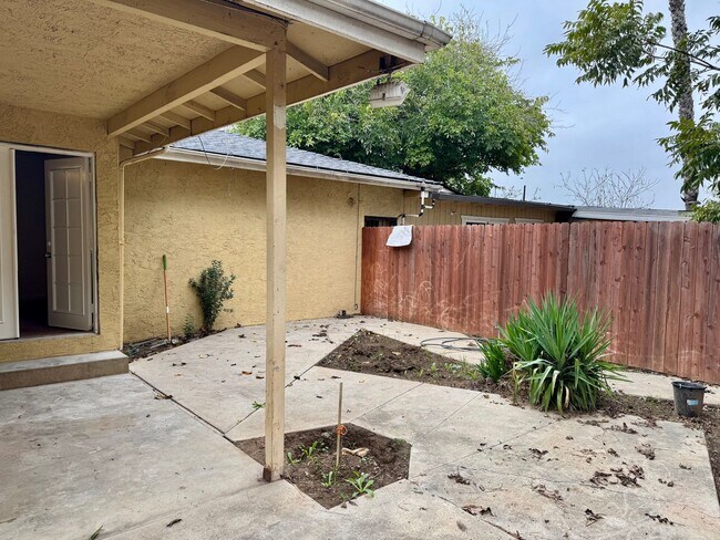 Building Photo - 3 Bedroom 2 Bath , With Solar