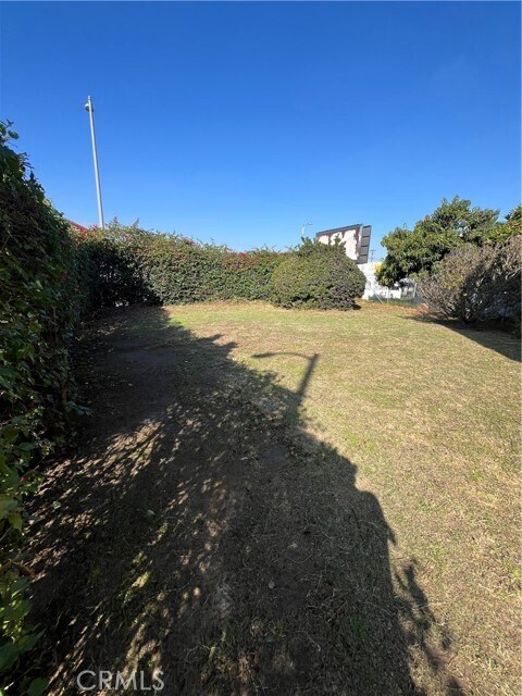 Building Photo - 1355 W 49th St