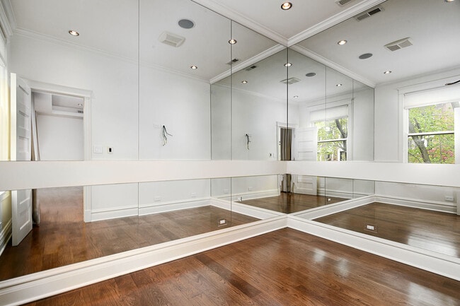 Building Photo - 1347 N State Pkwy