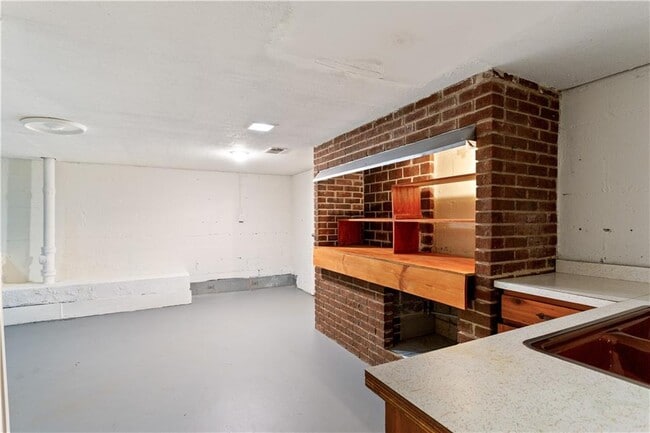 Building Photo - 3623 Lee St SE