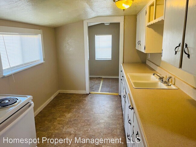 Building Photo - 2 br, 1 bath House - 213 N 5th St