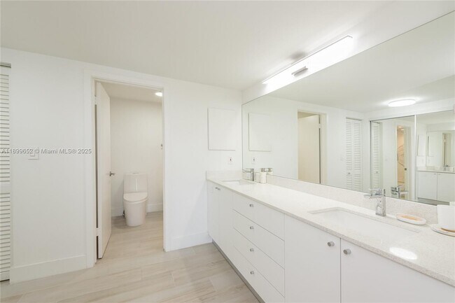 Building Photo - 155 Ocean Ln Dr