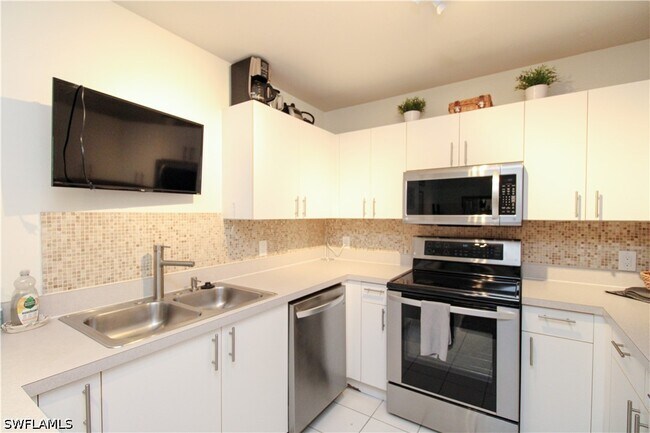 Building Photo - 519 Roma Ct