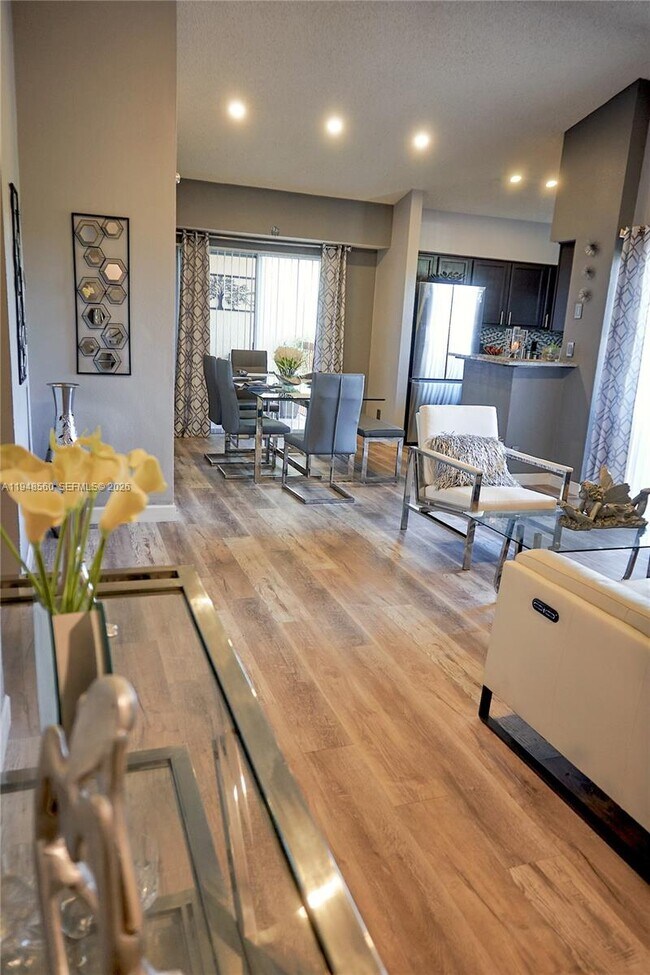 Building Photo - 7610 Westwood Dr