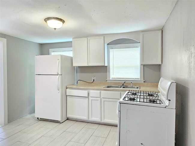 Building Photo - 217 Cockerel St