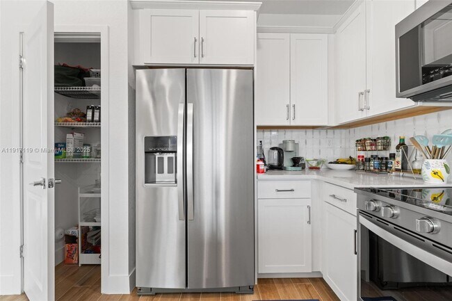 Building Photo - 210 SW 170th Ave