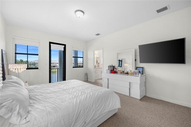 Building Photo - 6005 NW 104th Path