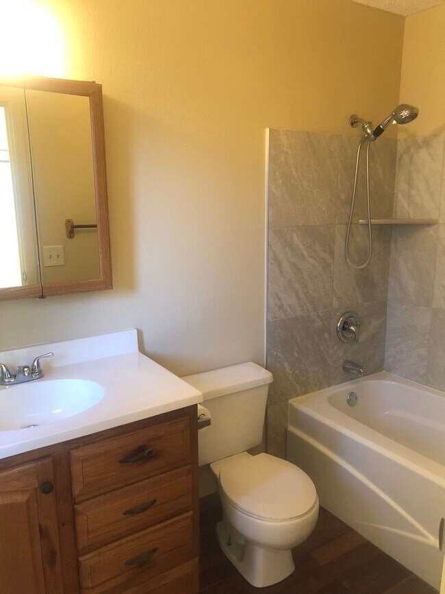 Building Photo - UNFURNISHED 3 BED/2BA PRIVATE HOME WITH OCEAN VIEW