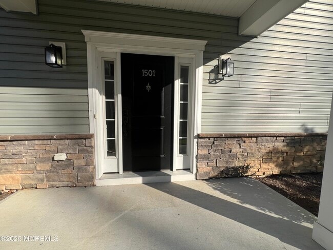 Building Photo - 1501 Arose Ln