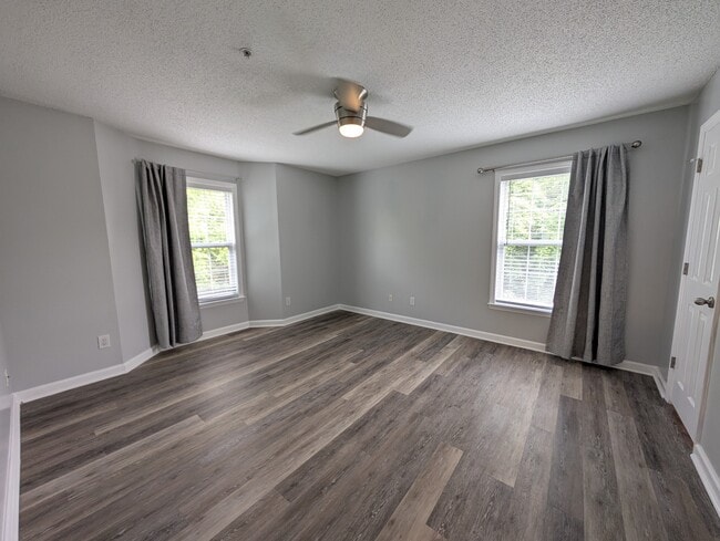 Building Photo - 132 Rivertree Ln