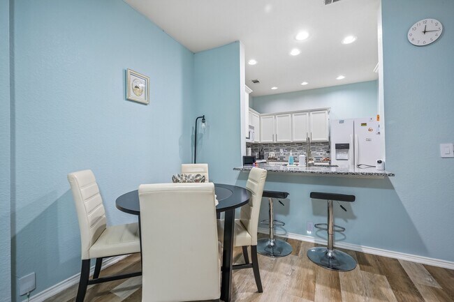 Building Photo - 2209 Stonepark Pl