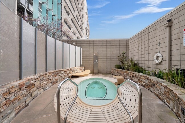 Building Photo - 611 Mission St