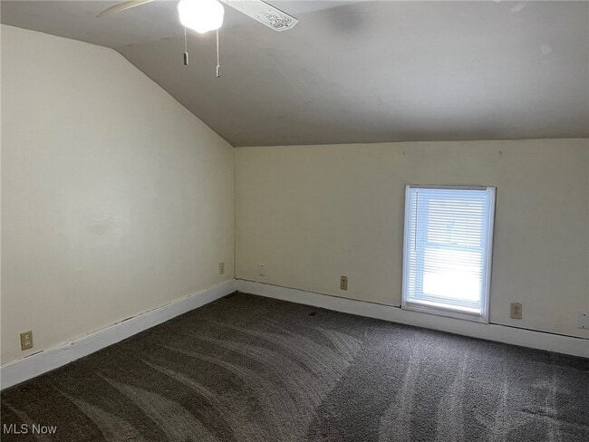 Building Photo - 3923 Richlawn Rd