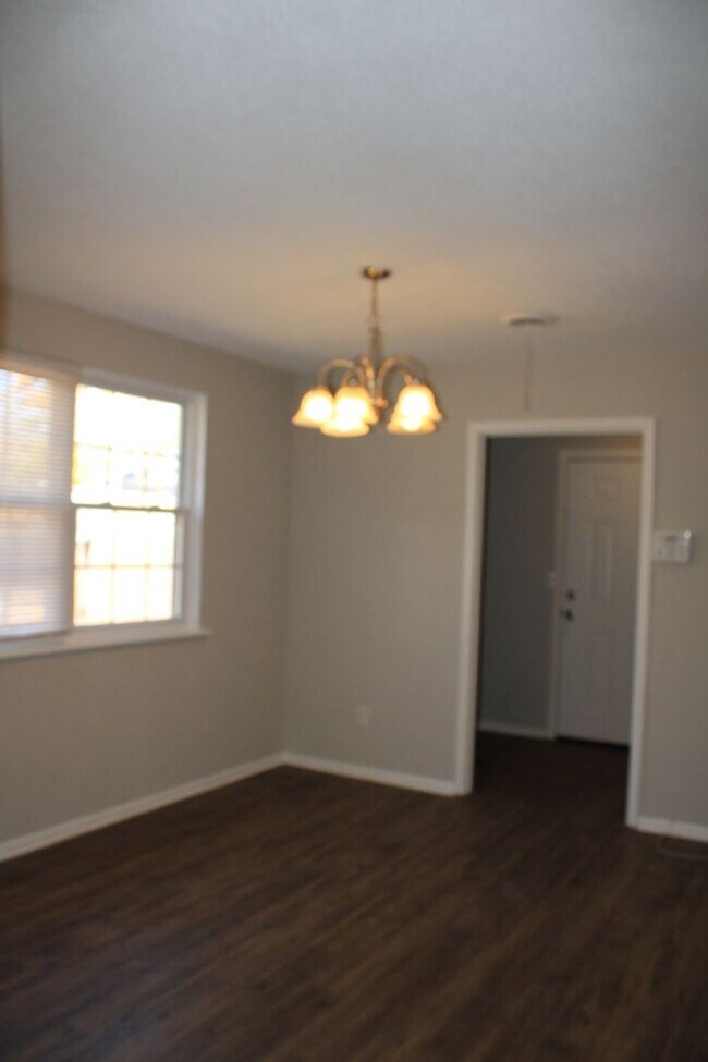 Building Photo - 3517 Byron Pl