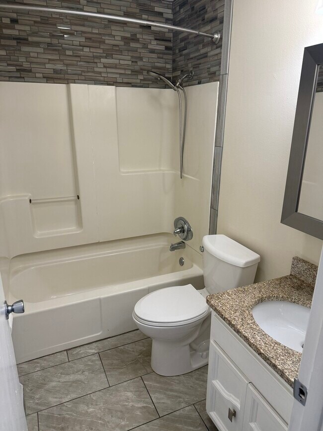 Building Photo - 2911 High Point Dr