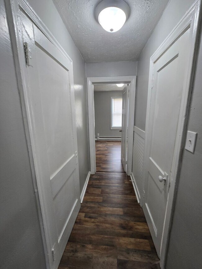 Building Photo - One Bedroom Duplex Home Near 10th and Concord Street!