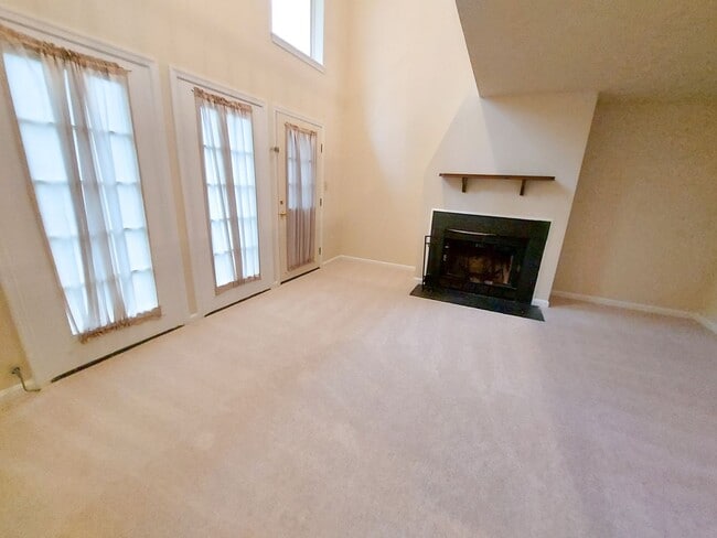 Building Photo - Beautiful 2BR 2BA Townhouse in Germantown ...