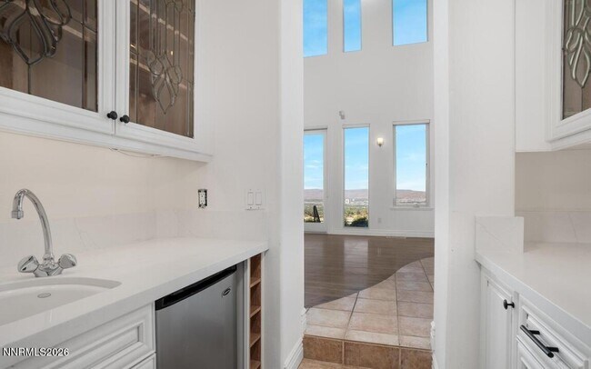 Building Photo - 4690 Aberfeldy Rd