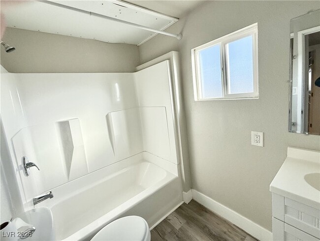 Building Photo - 4331 W Victoria St