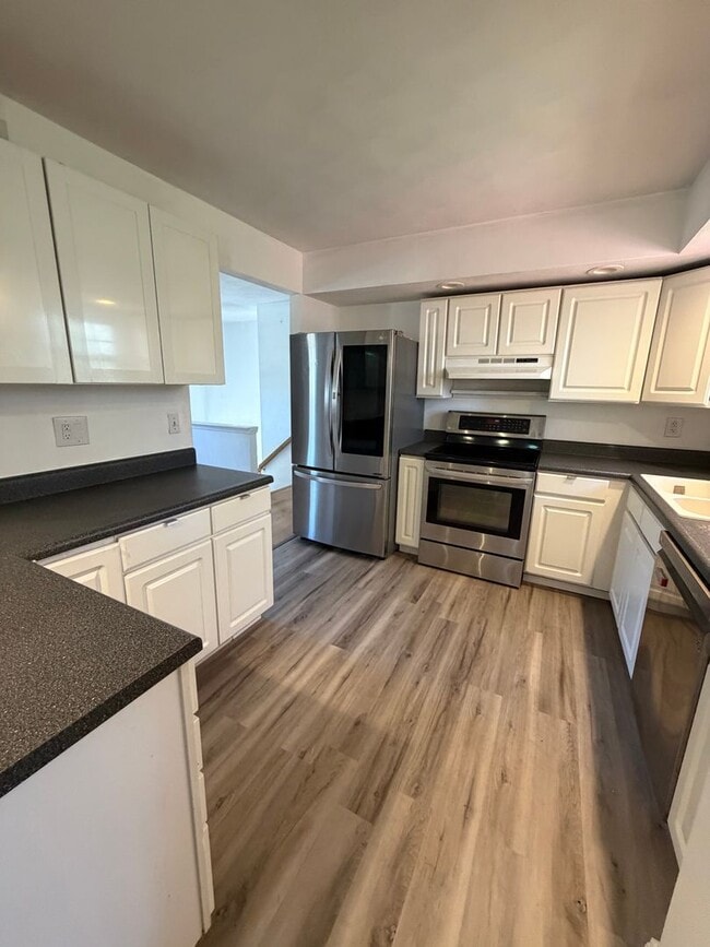 Building Photo - 4 bed | 2 bath Home for Rent