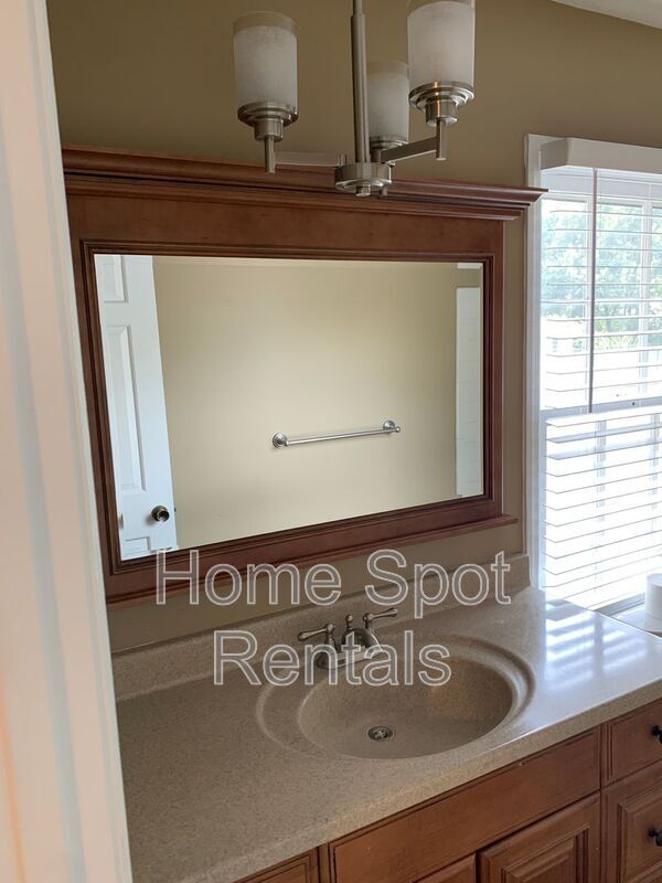 Building Photo - 2932 Lavista Way