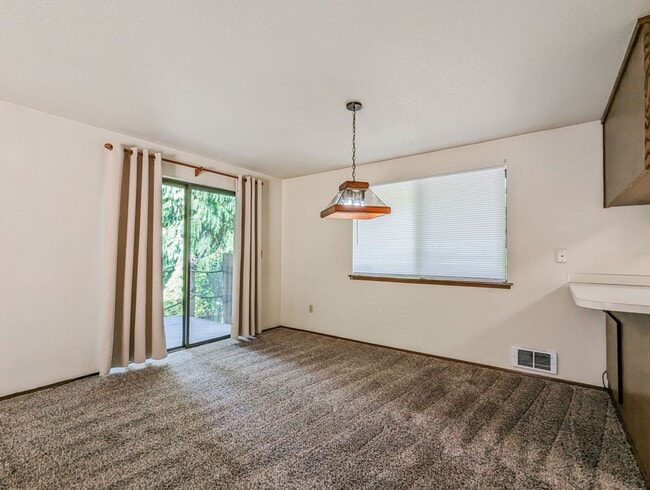 Building Photo - Charming 3 bed, 1.5 bath country rambler i...