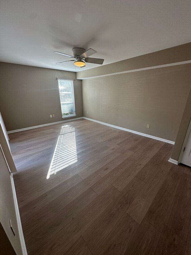 Building Photo - 2BD/1.5BA Townhouse located on the Germantown/Memphis Line!