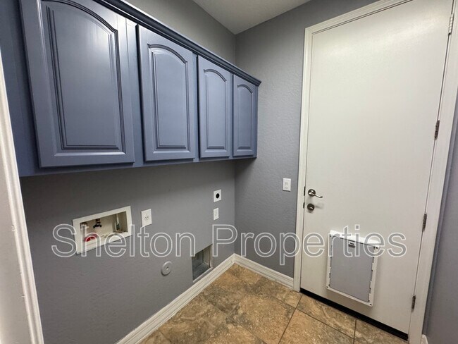 Building Photo - 20933 W Cora Vista