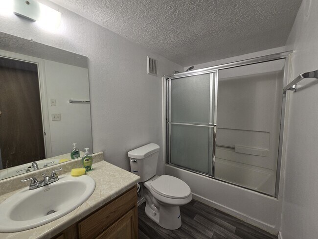 Building Photo - 3984 Rancher Loop NE