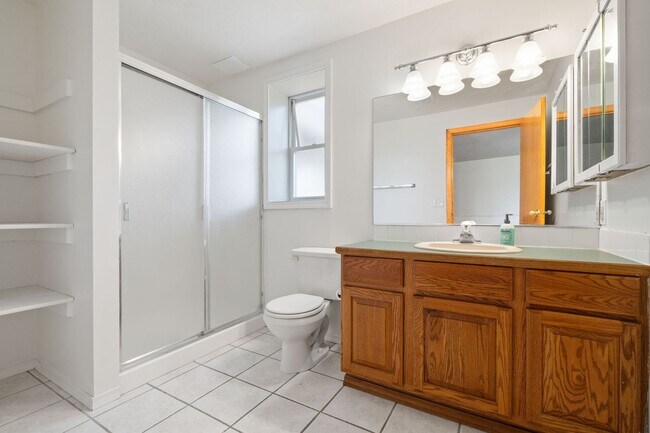 Building Photo - Spacious 4 Bed, 3 Bath Home | Central Vall...