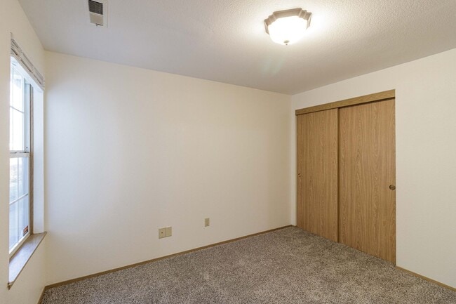 Building Photo - 15213 NE 44th St